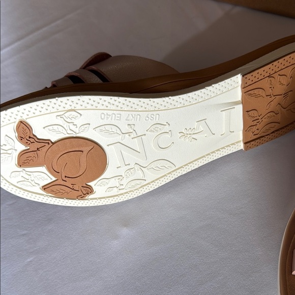 Chic Gold and Pink Sandals with Stylish Design - Picture 6 of 6